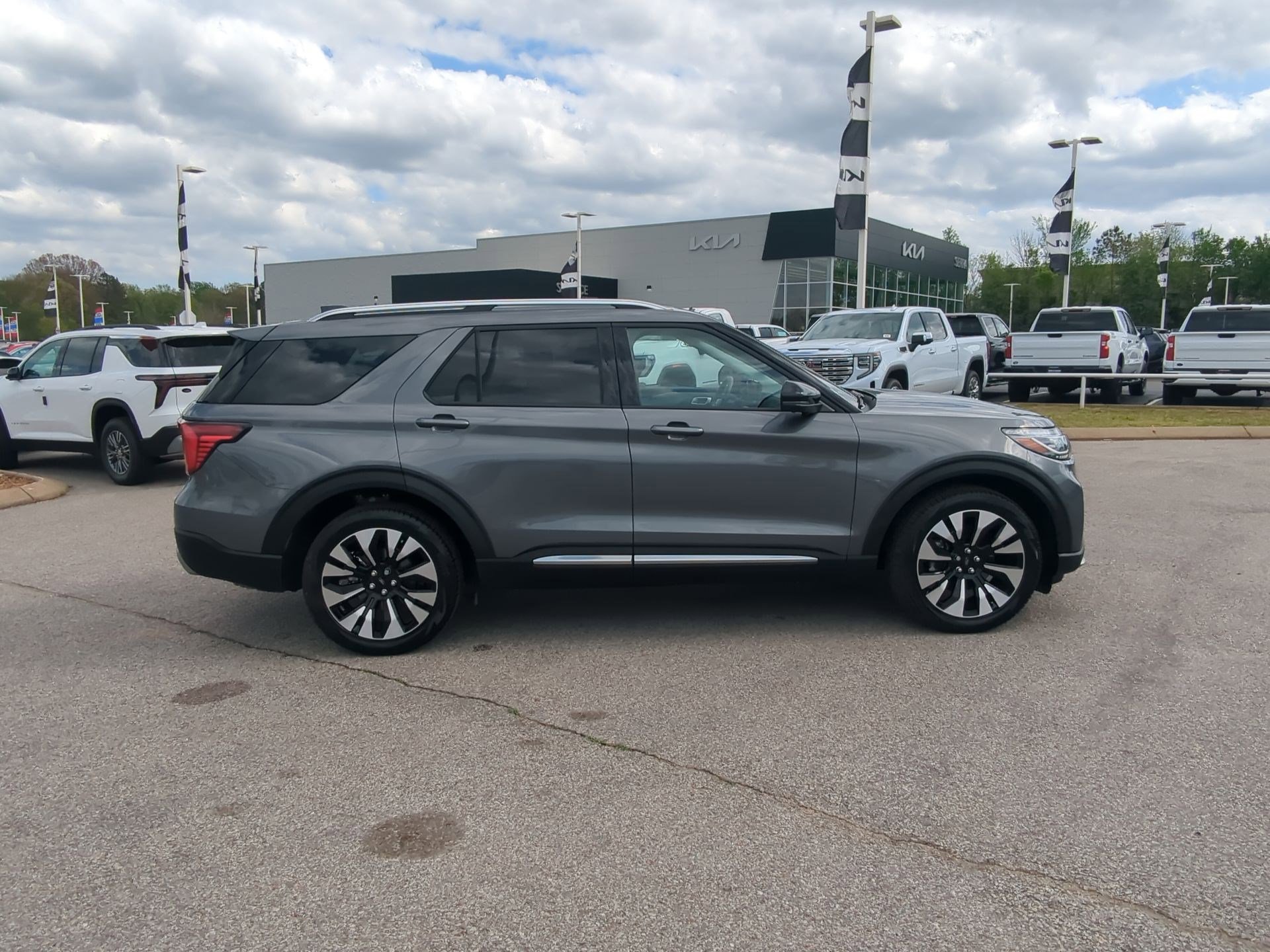 Used 2026 Ford Explorer Platinum w/ LUX Leather Package image 10