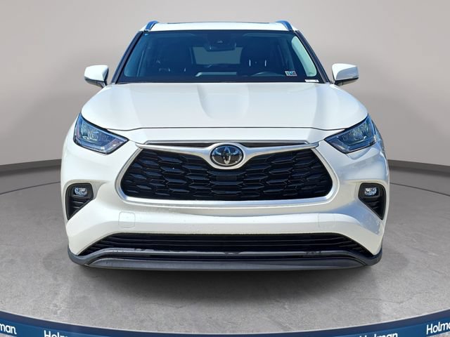 Used 2020 Toyota Highlander XLE AWD/4WD image 3