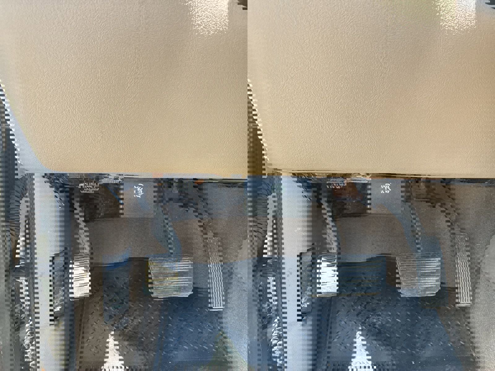 Used 2006 Chevrolet Silverado 2500 LT w/ Heavy-Duty Power Package image 21