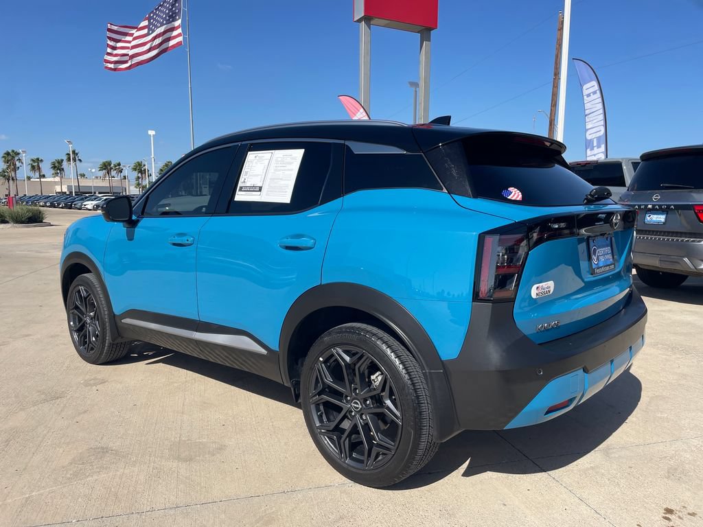 Certified 2025 Nissan Kicks SR FWD image 3