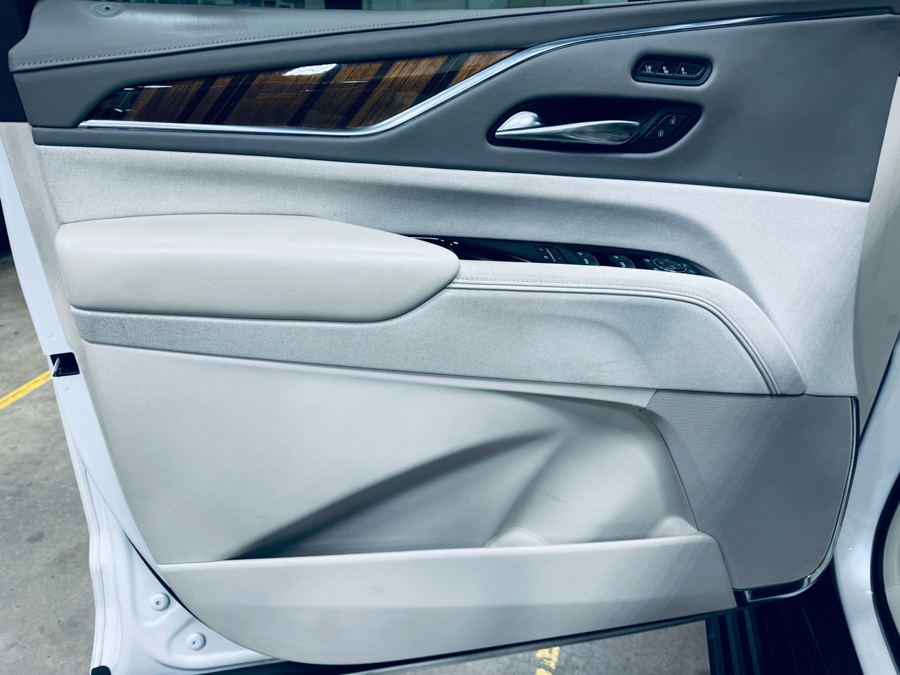 Used 2022 Cadillac Escalade Sport Platinum w/ Heavy-Duty Trailer Package image 31