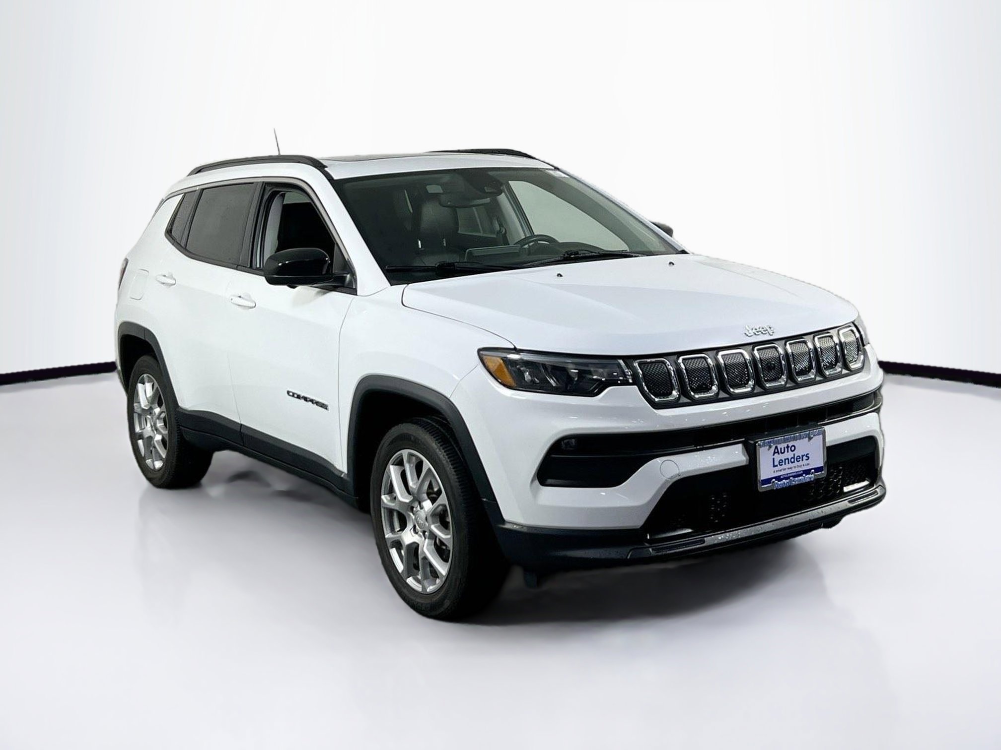 Used 2022 Jeep Compass Latitude w/ Sun and Sound Group AWD/4WD image 3