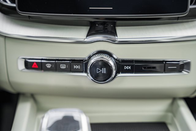New 2026 Volvo XC60 B5 Ultra w/ Protection Package Premier image 23