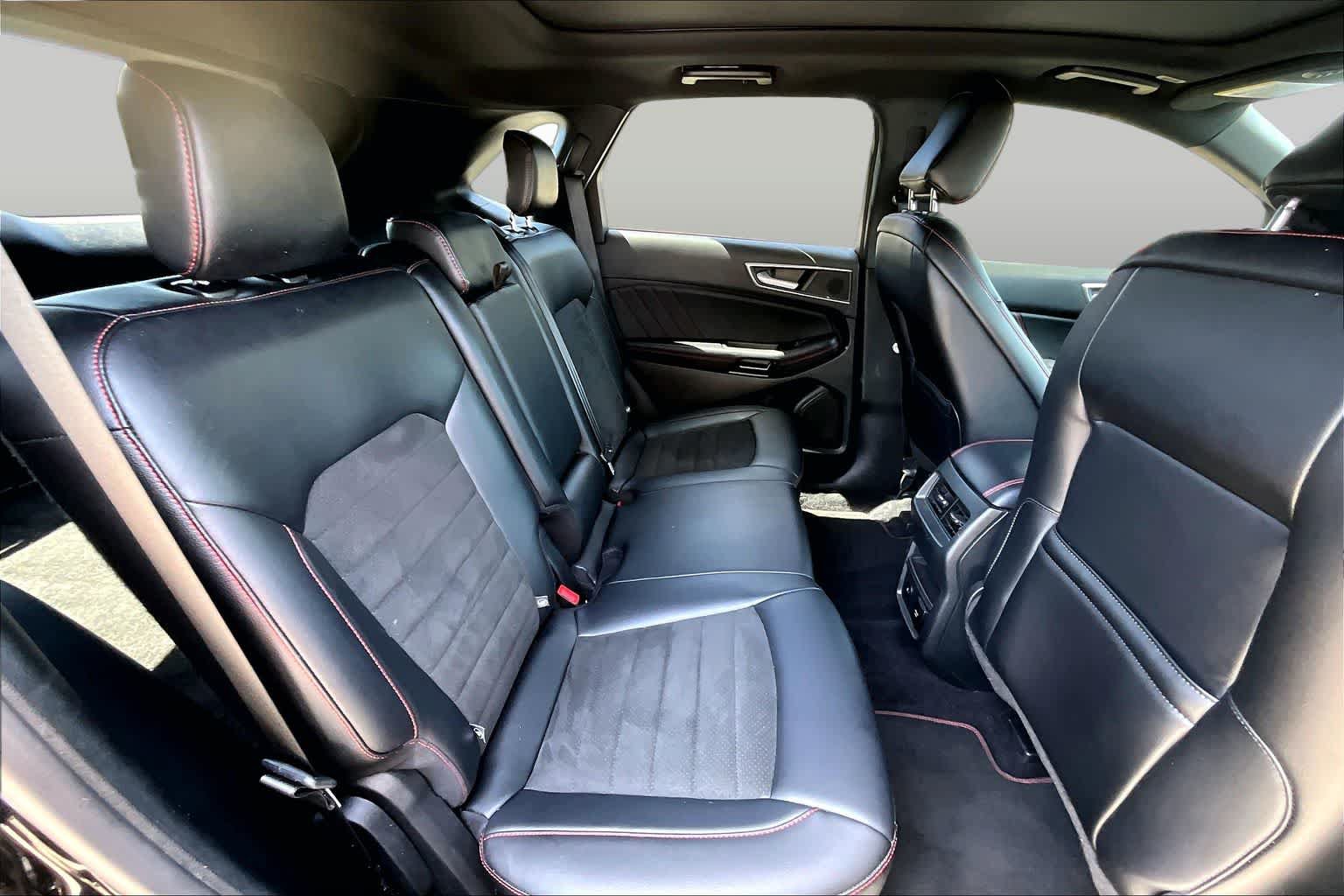 Used 2022 Ford Edge ST-Line w/ Class II Trailer Tow Package AWD/4WD image 38