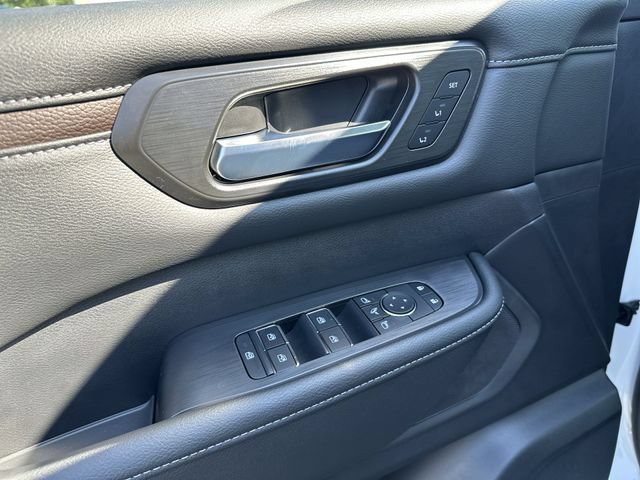 New 2026 Nissan Armada SL w/ Captain's Chari Seat Package AWD/4WD image 17