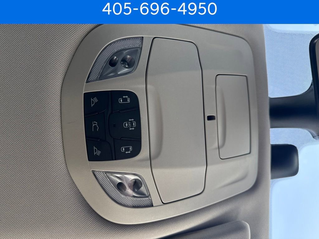 Used 2022 Chrysler Pacifica Touring-L image 35