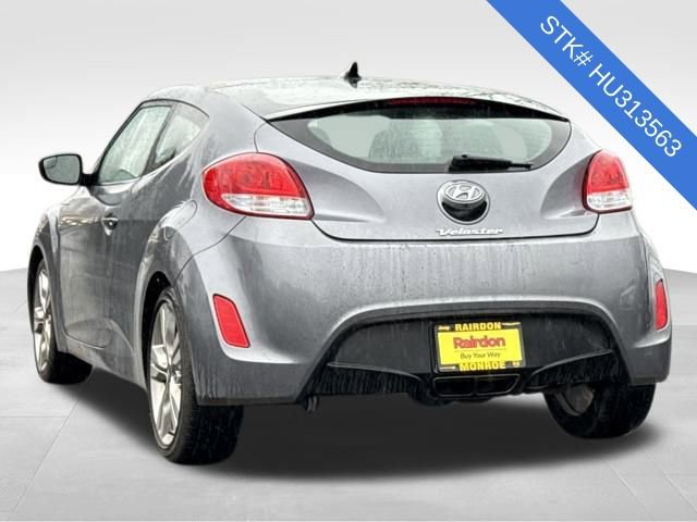 Used 2017 Hyundai Veloster Value Edition image 4