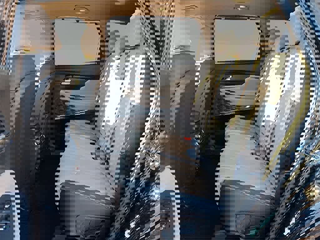 Used 2021 Hyundai Santa Fe Limited w/ Cargo Package image 8