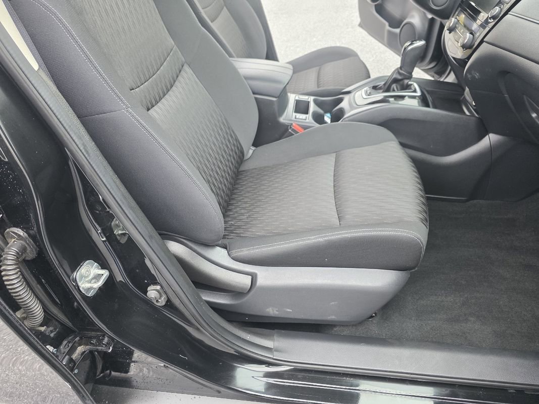 Used 2020 Nissan Rogue SV image 15