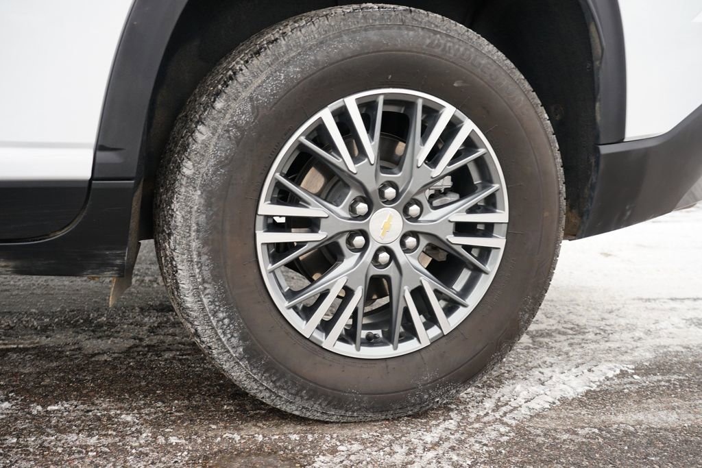 Used 2025 Chevrolet Traverse LT image 34