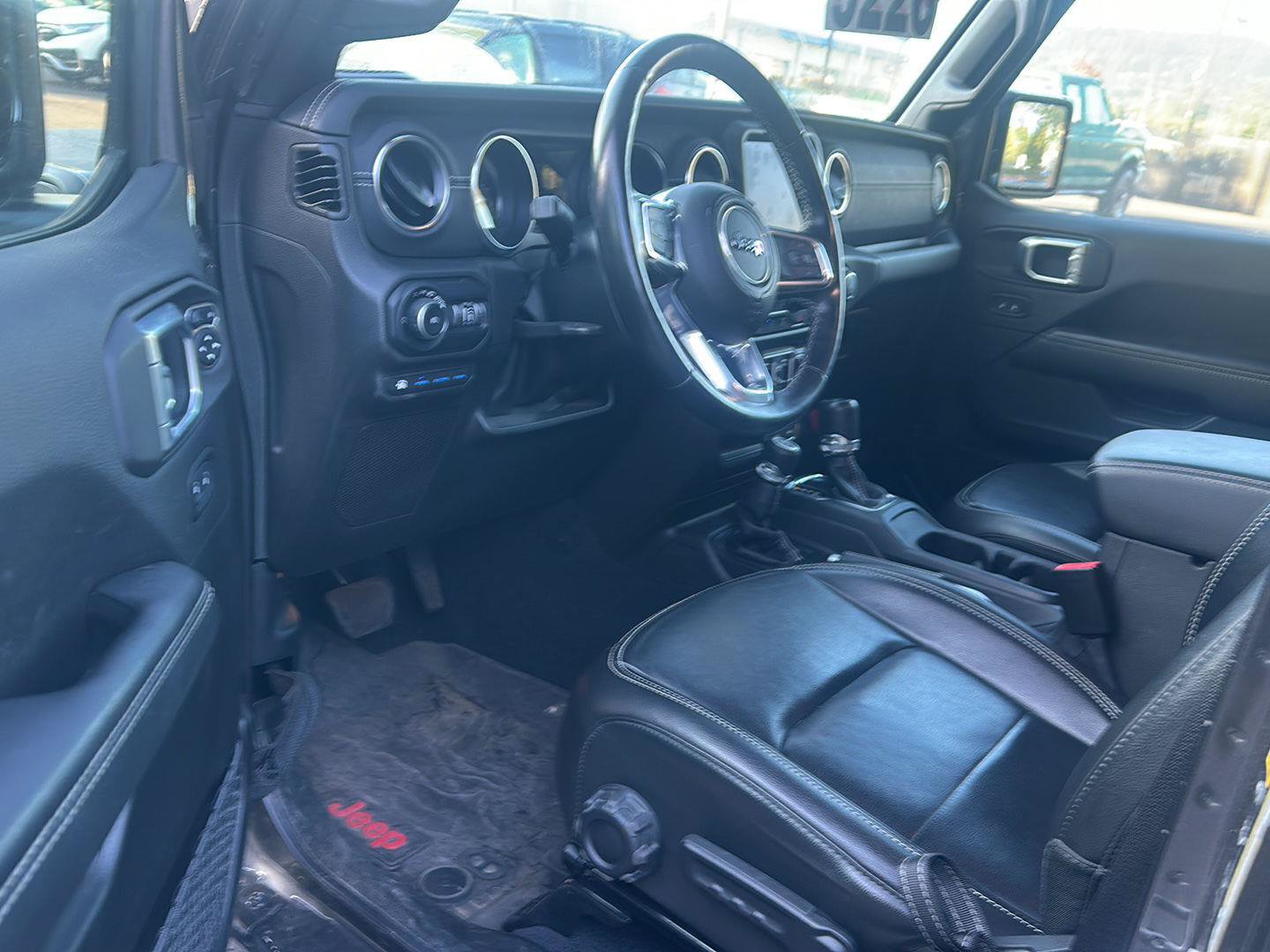 Used 2022 Jeep Wrangler Unlimited Sahara w/ Cold Weather Group AWD/4WD image 7