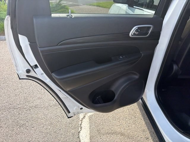 Used 2021 Jeep Grand Cherokee Laredo AWD/4WD image 19