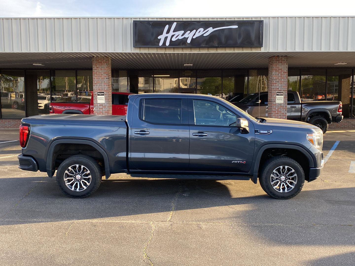 Used 2021 GMC Sierra 1500 AT4 image 4