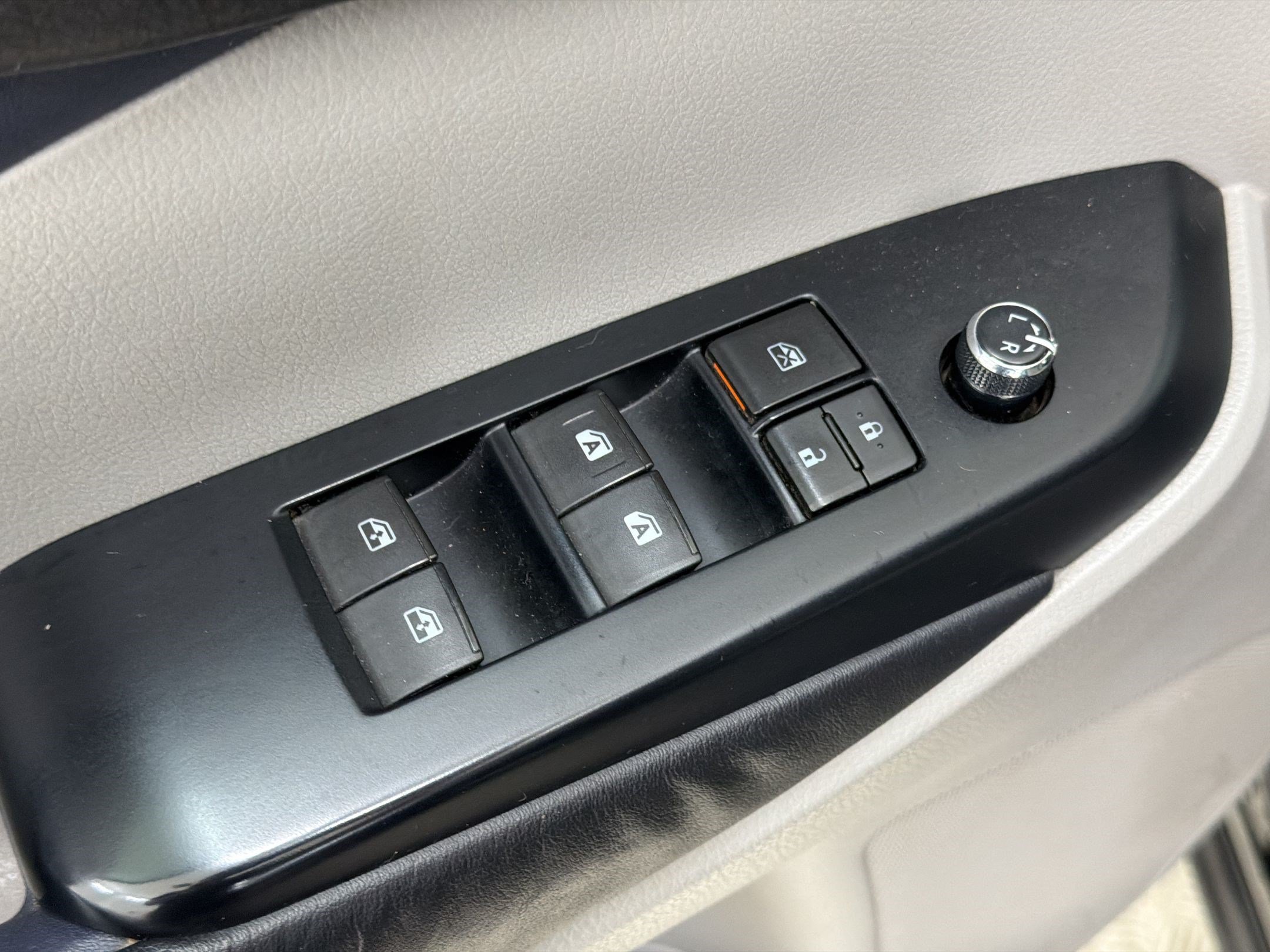 Used 2016 Toyota Highlander XLE AWD/4WD image 24