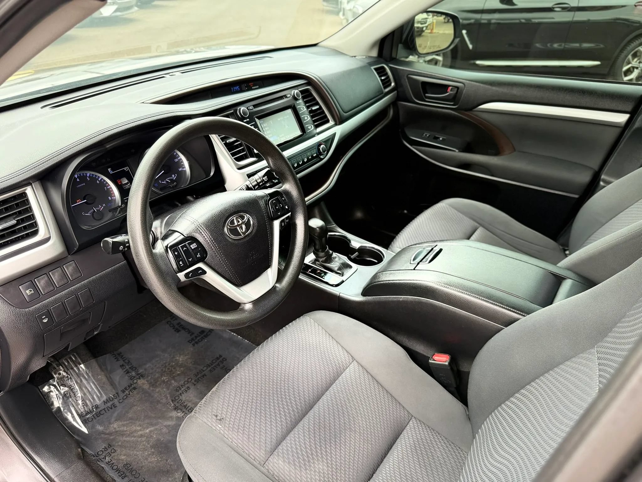 Used 2019 Toyota Highlander LE AWD/4WD image 11