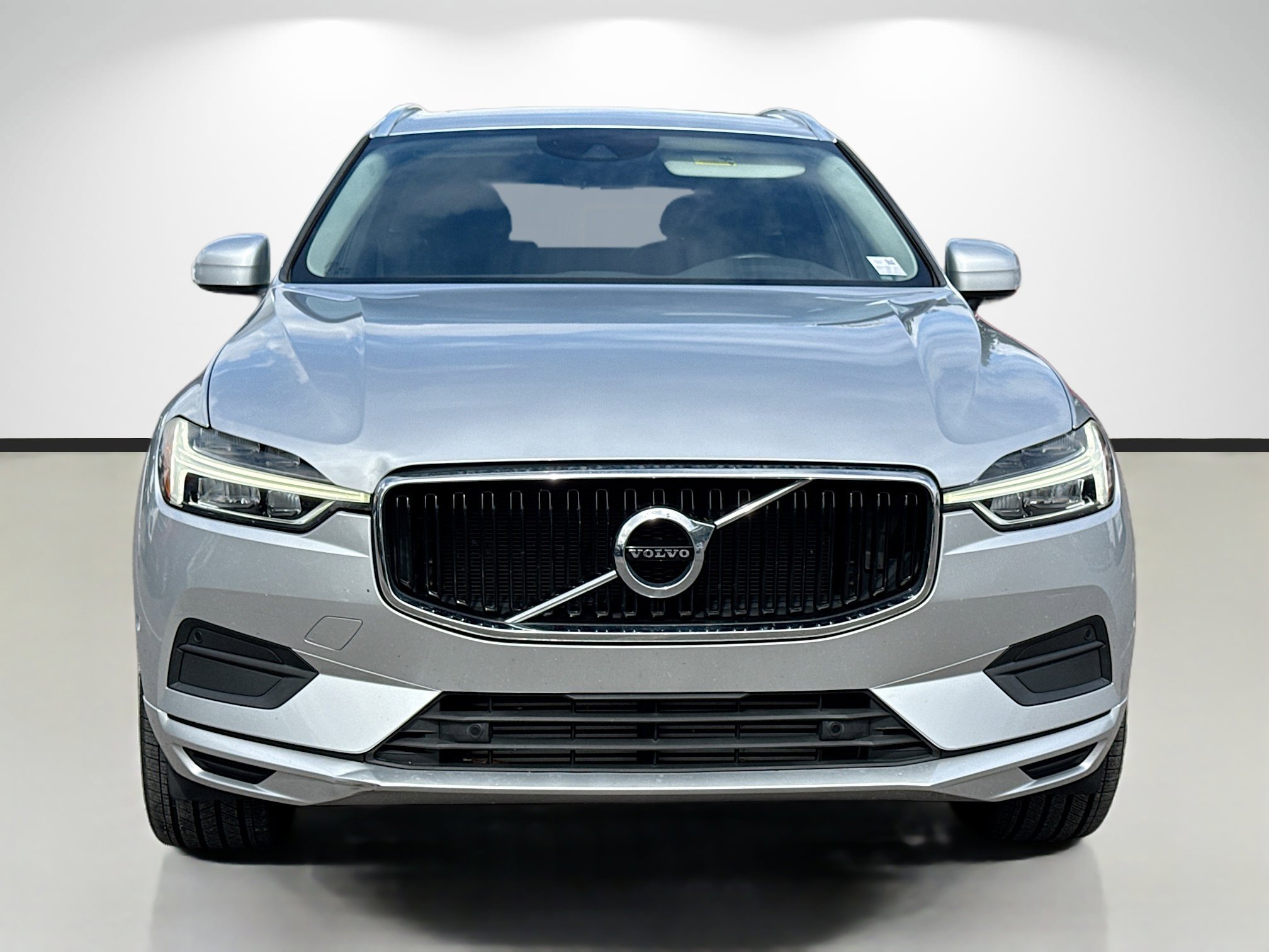 Used 2019 Volvo XC60 T5 Momentum w/ Multimedia Package image 8