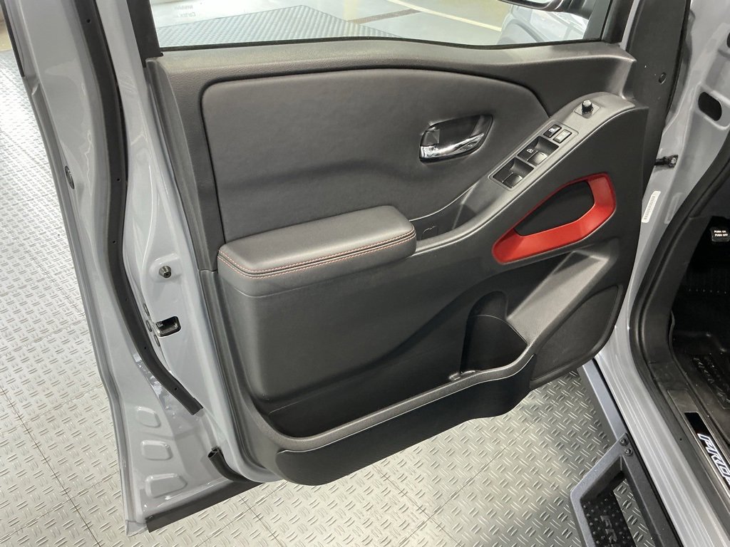Used 2023 Nissan Frontier PRO-4X w/ Pro Convenience Package image 26