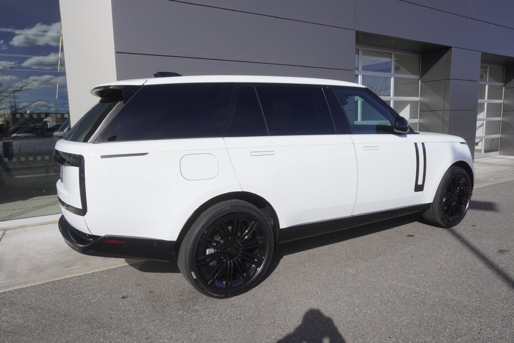 New 2026 Land Rover Range Rover Long Wheelbase SE AWD/4WD image 4