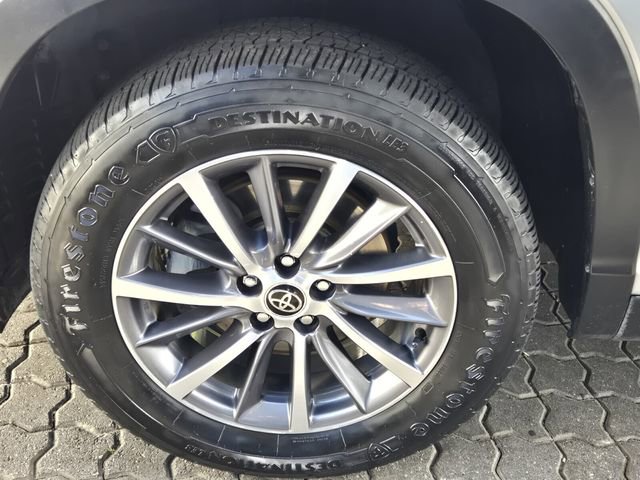 Used 2019 Toyota Highlander XLE image 12