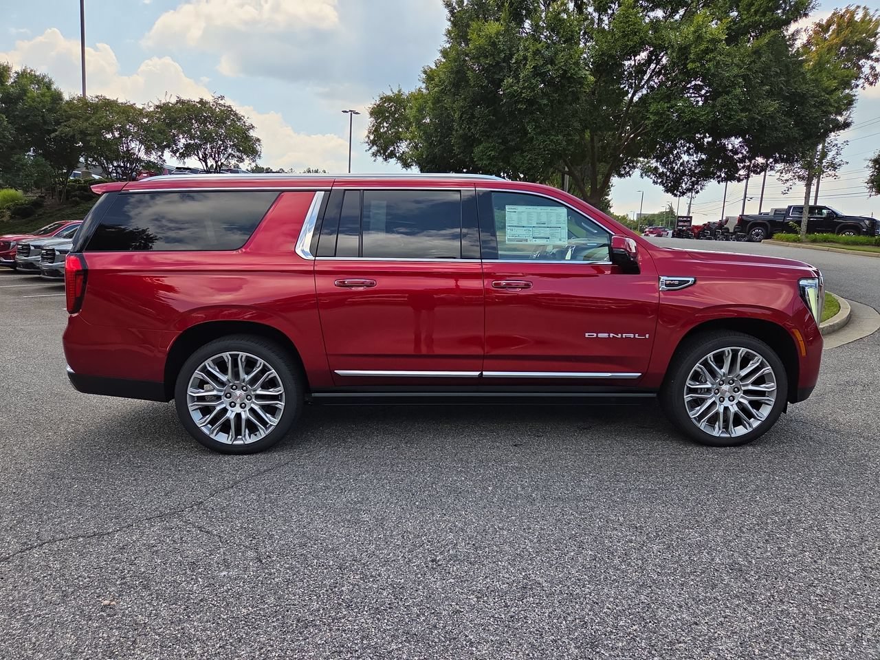 New 2026 GMC Yukon XL Denali w/ Denali Reserve Package AWD/4WD image 9