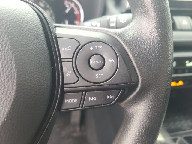 Used 2025 Toyota RAV4 XLE image 21