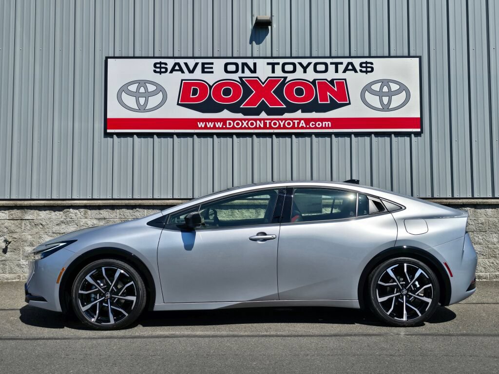New 2027 Toyota Prius Plug-In Hybrid FWD image 1