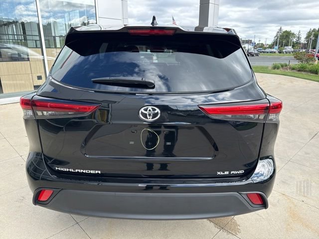 Used 2023 Toyota Highlander XLE AWD/4WD image 6