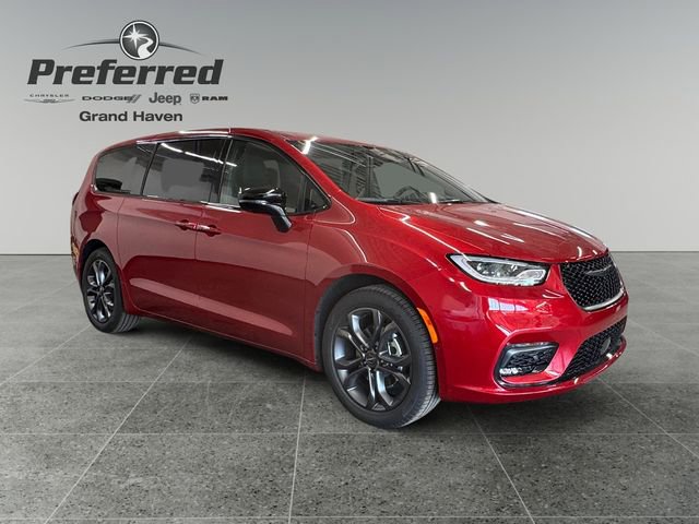 New 2026 Chrysler Pacifica Select image 3