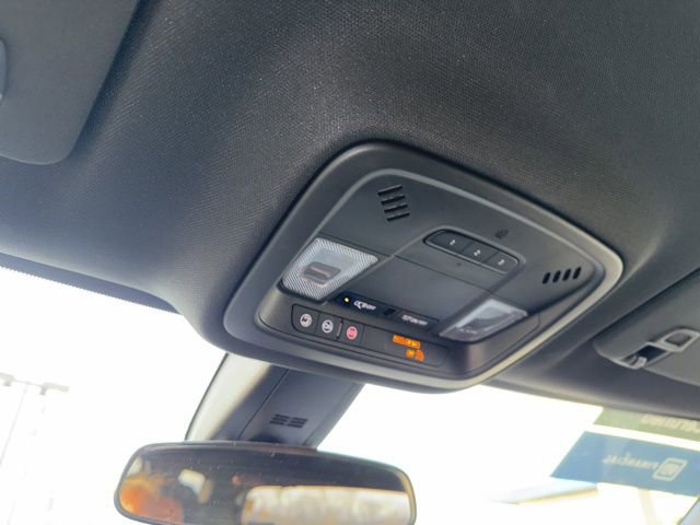 Used 2023 Chevrolet Traverse LT image 44