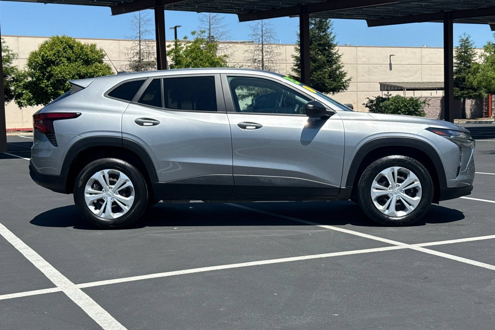 Used 2025 Chevrolet Trax LS FWD image 10