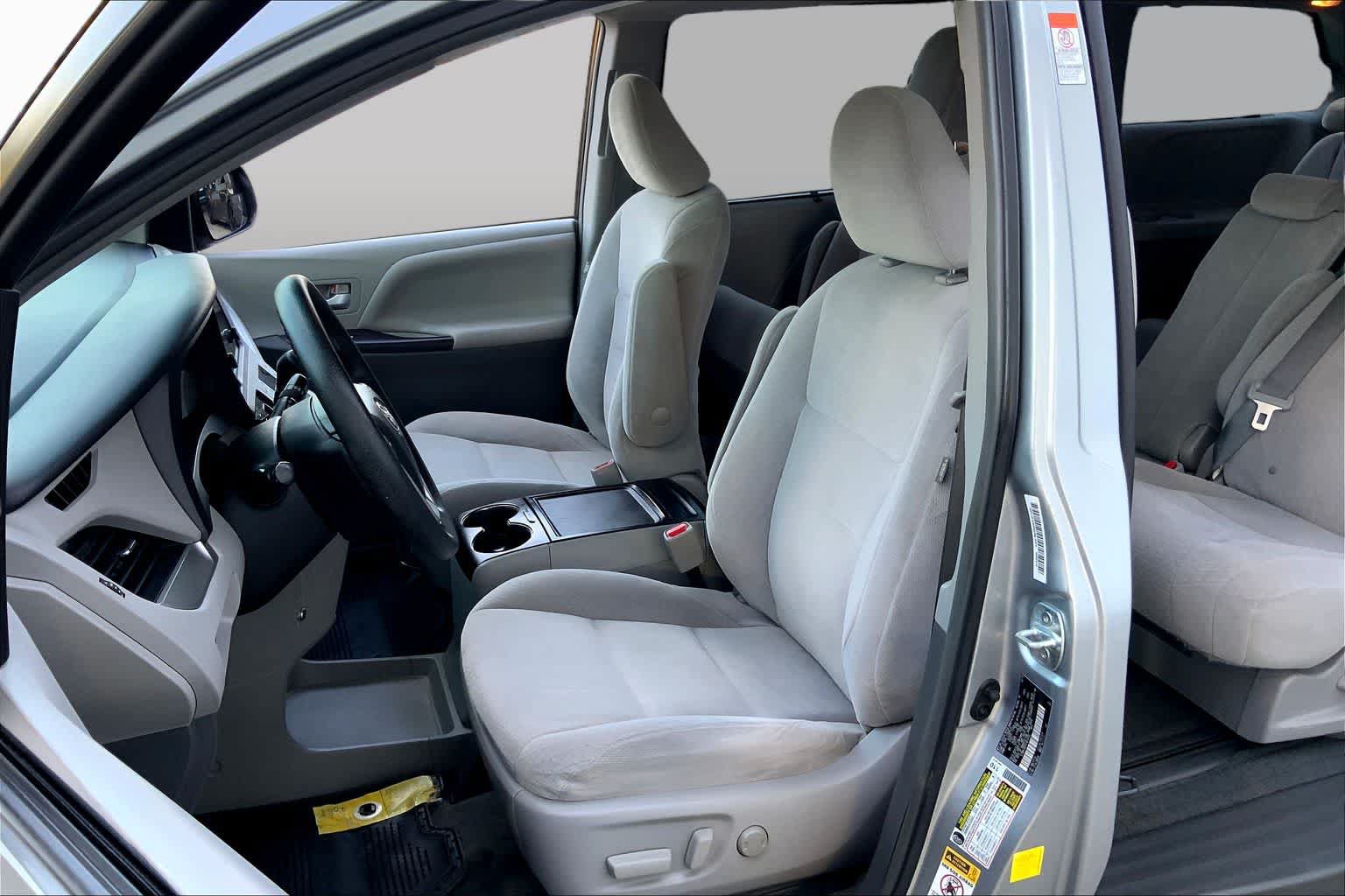 Used 2015 Toyota Sienna LE FWD image 8
