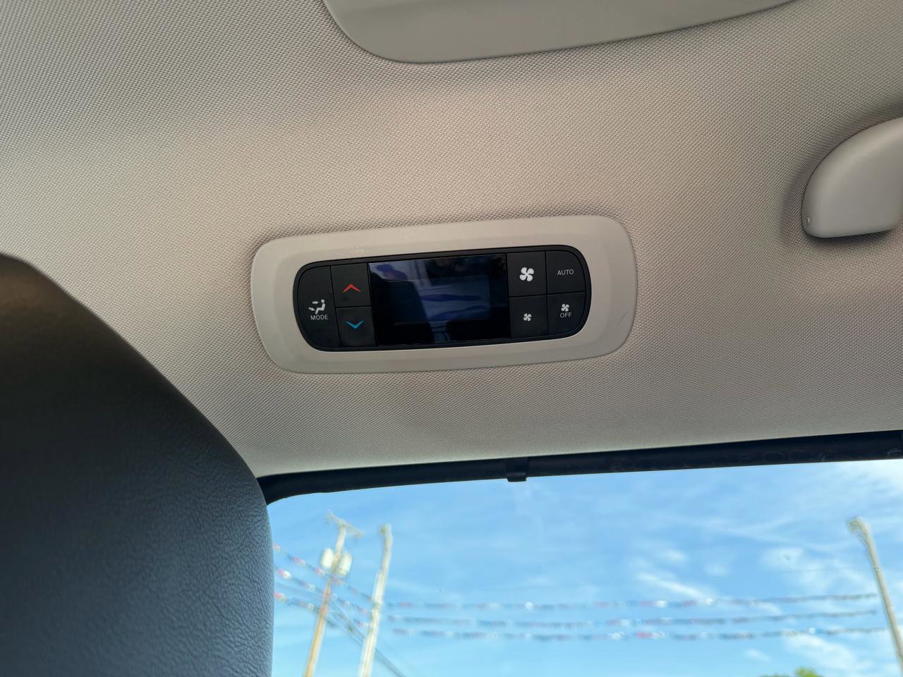 Used 2020 Chrysler Pacifica Touring-L image 18