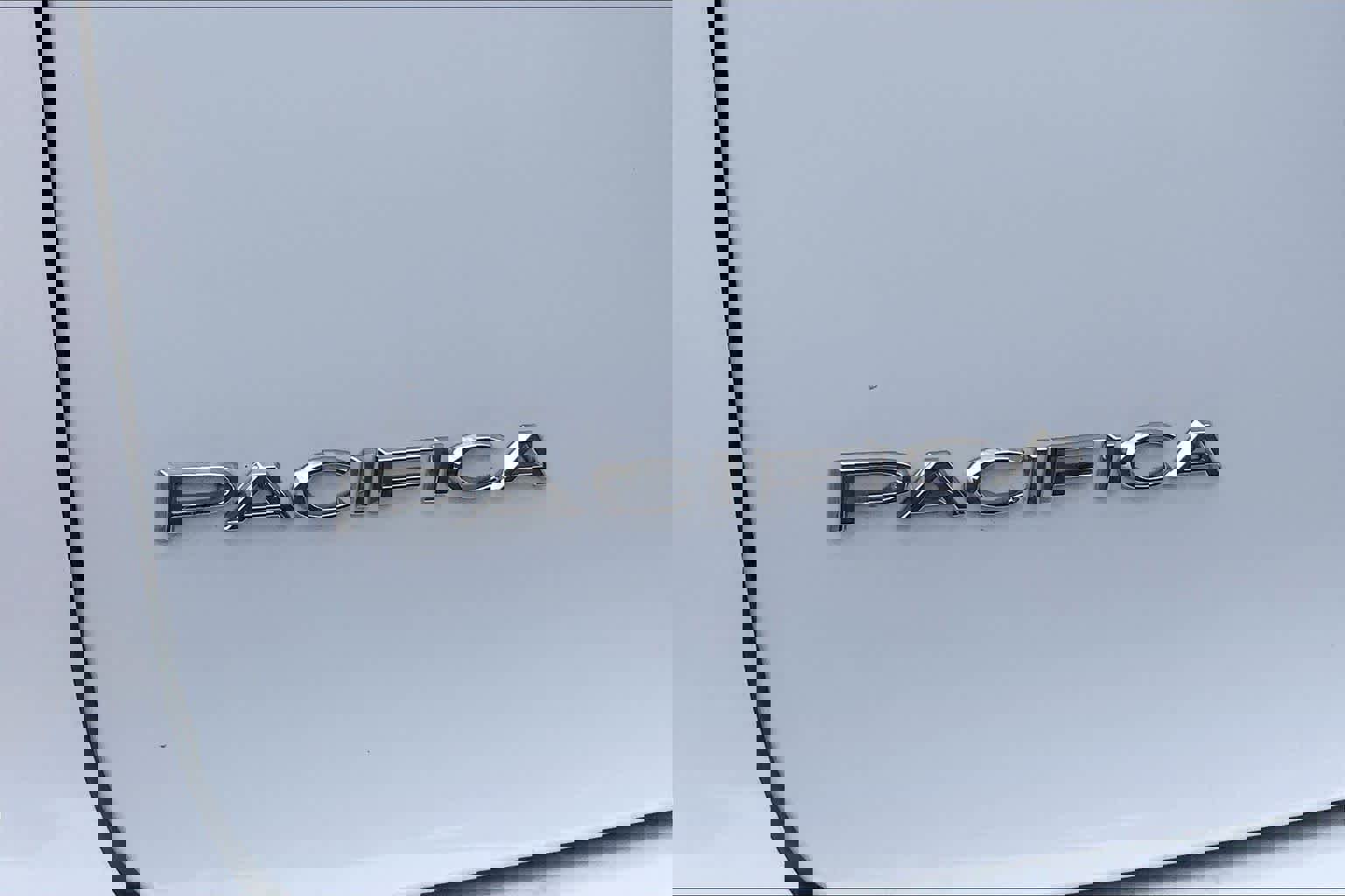 Used 2017 Chrysler Pacifica Touring-L w/ Tire & Wheel Group FWD image 10