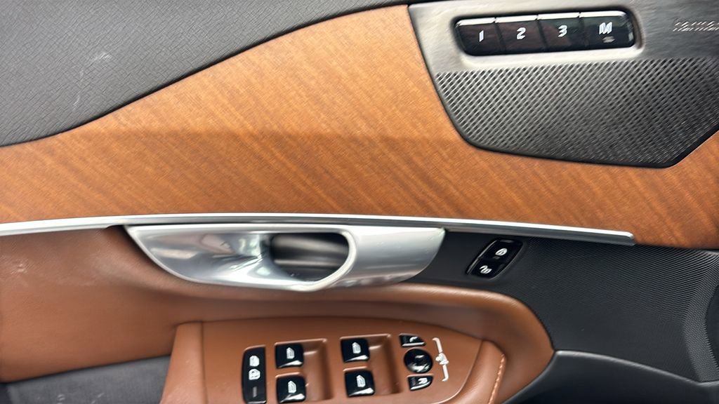 Used 2024 Volvo XC90 B6 Plus image 12
