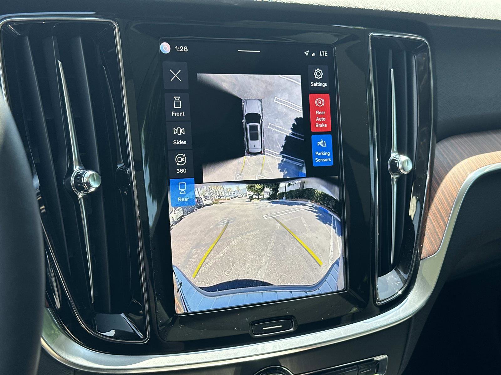 Used 2025 Volvo V60 B5 Cross Country Plus AWD/4WD image 13