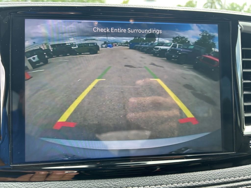 Used 2024 Chrysler Pacifica Touring-L image 14