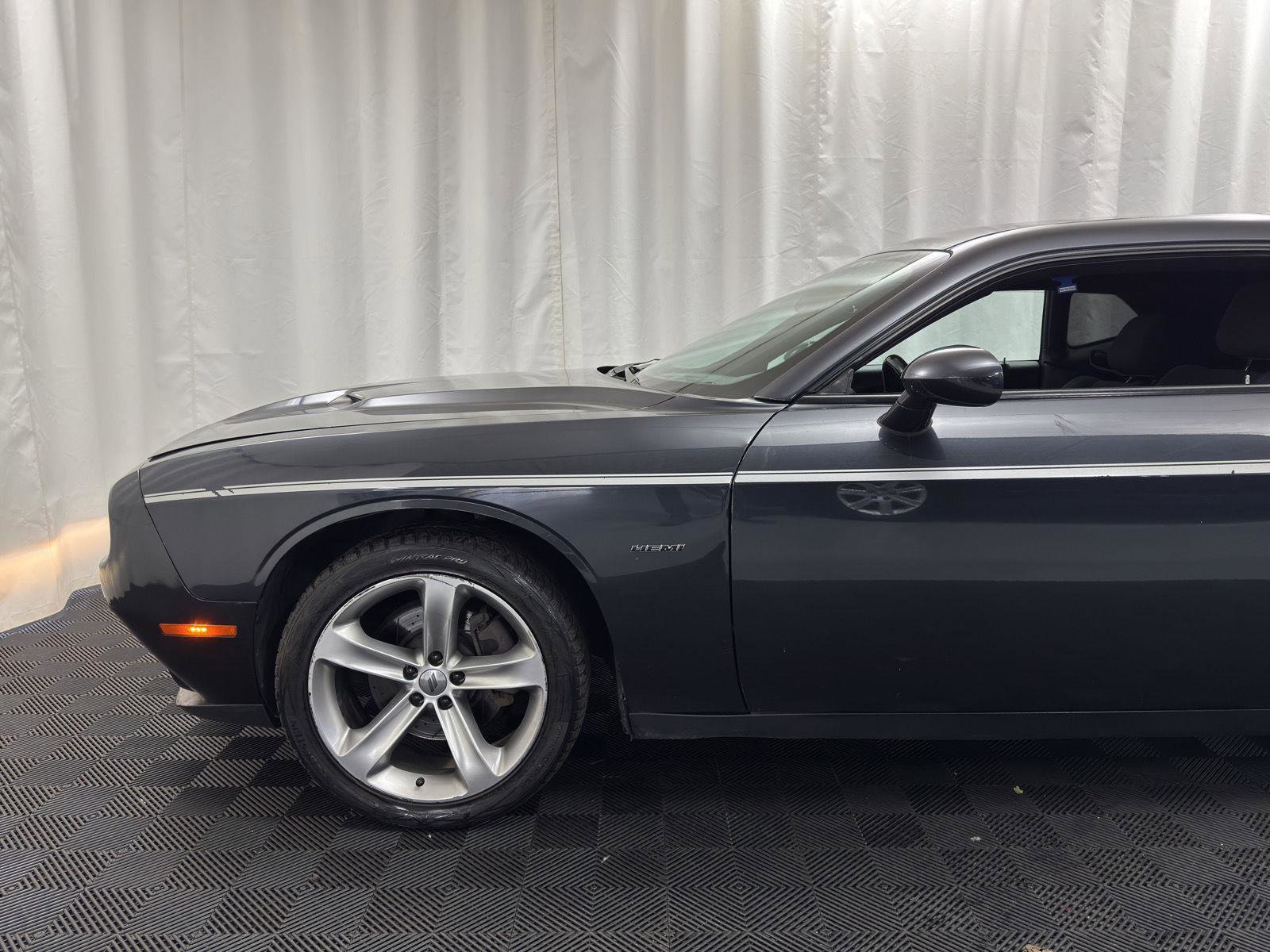 Used 2017 Dodge Challenger R/T image 3