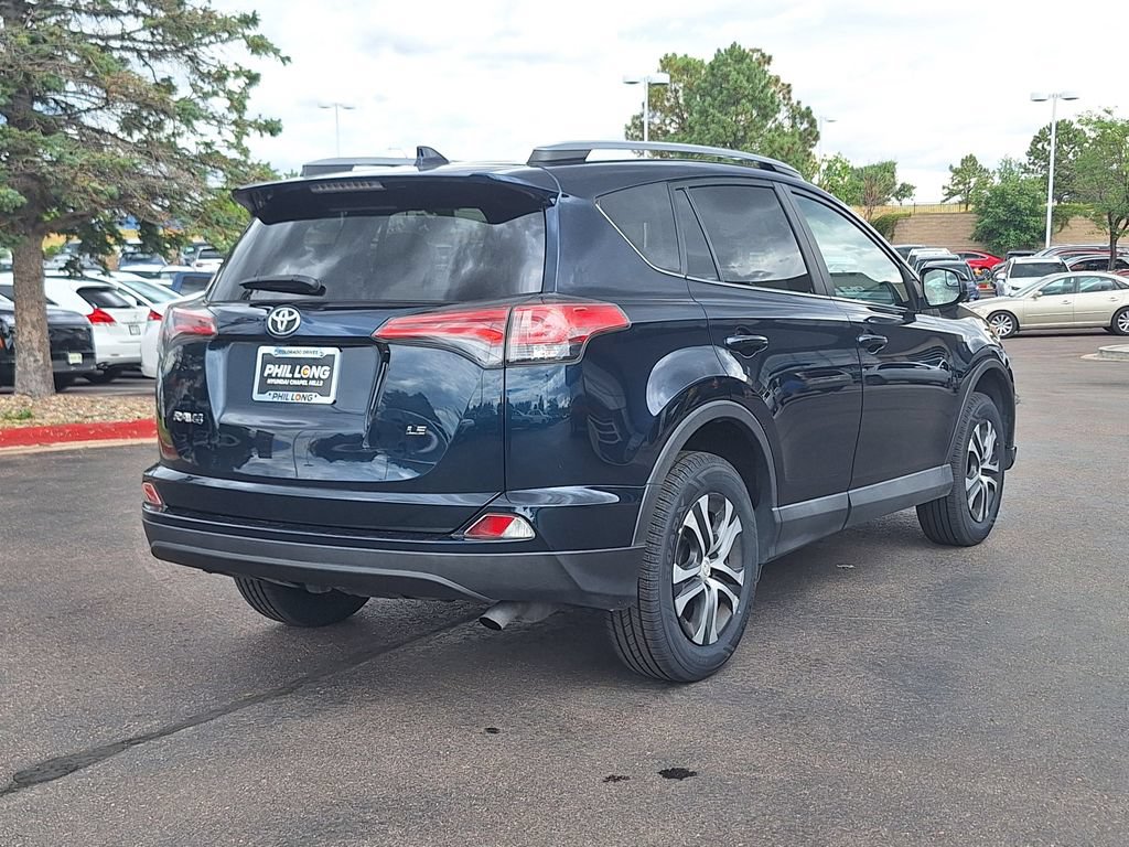 Used 2017 Toyota RAV4 LE FWD video 3