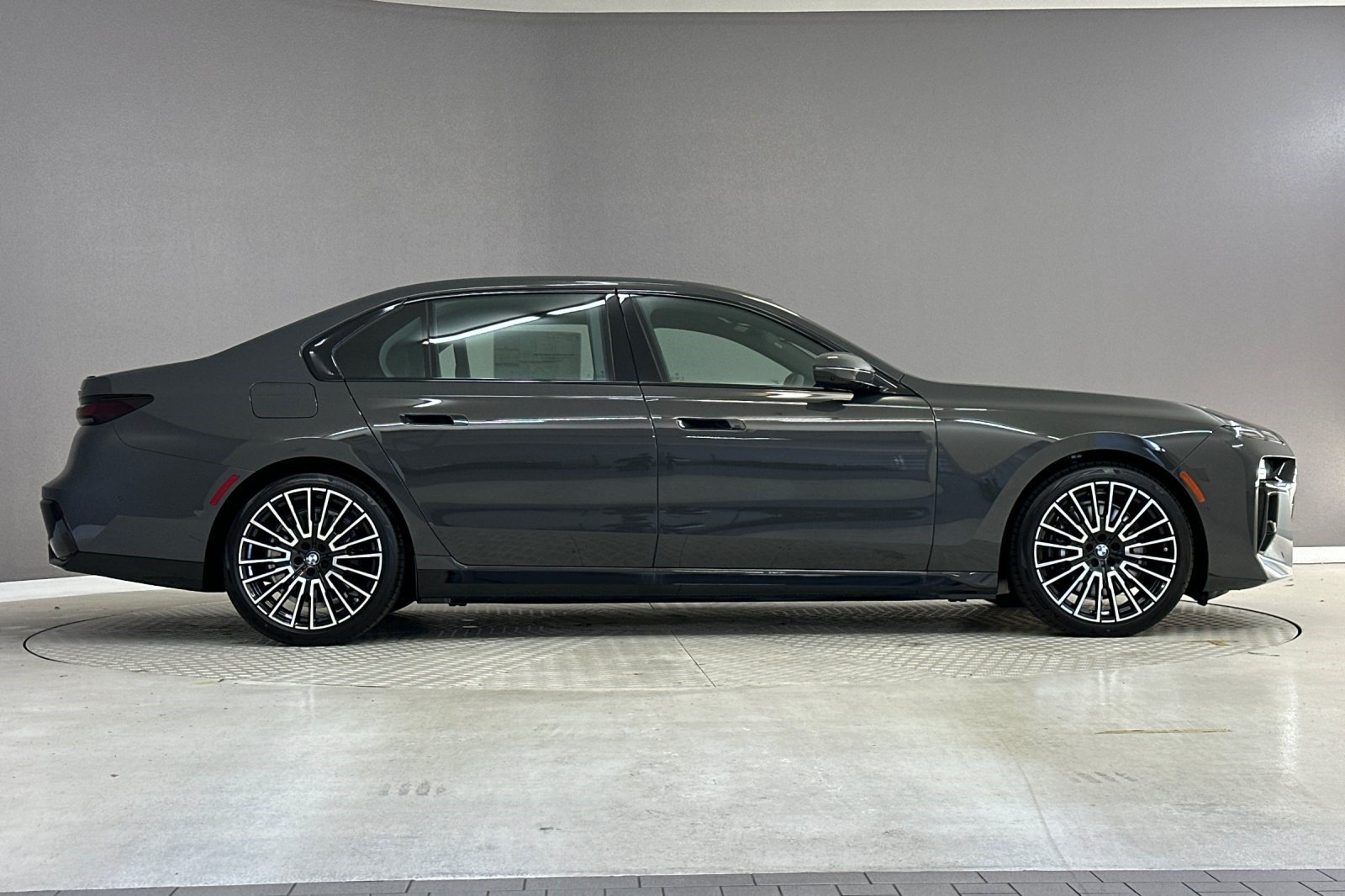 New 2026 BMW 750e xDrive w/ Premium Package AWD/4WD image 7