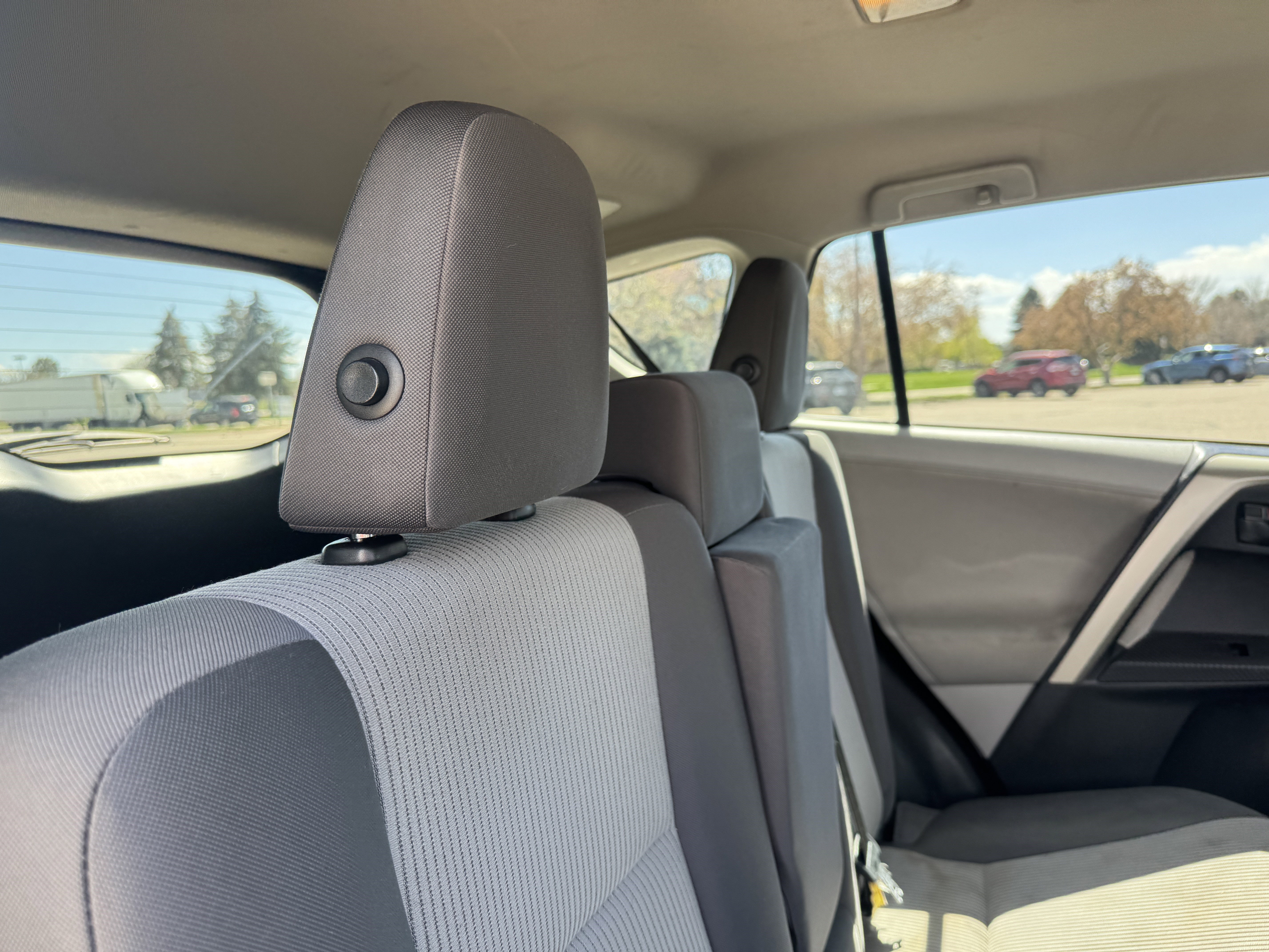 Used 2013 Toyota RAV4 LE image 18