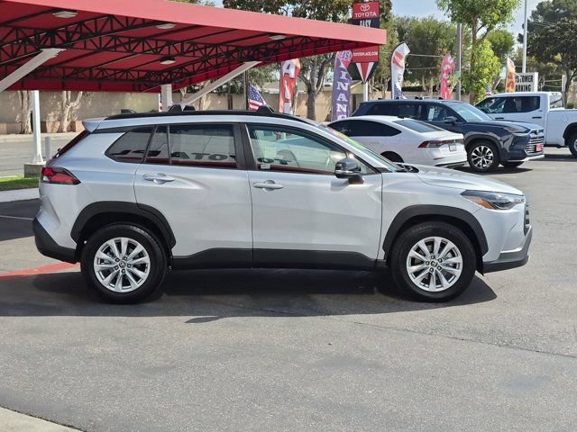 Used 2026 Toyota Corolla Cross LE FWD image 4
