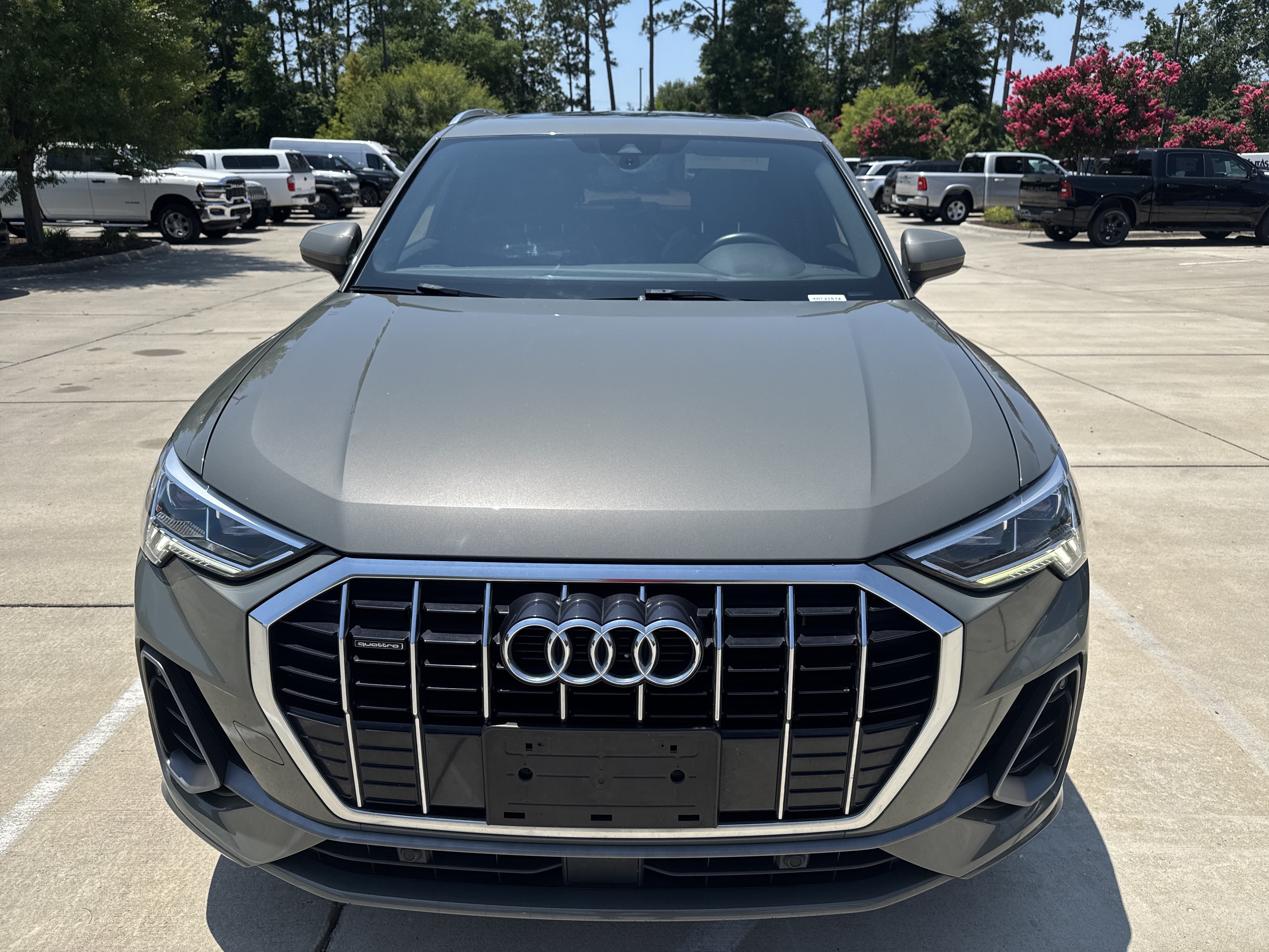 Used 2020 Audi Q3 2.0T Premium Plus w/ Premium Plus Package AWD/4WD image 3