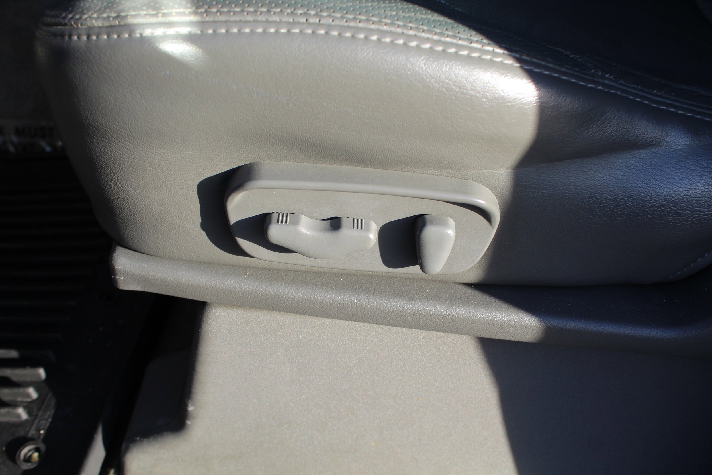 Used 2012 Nissan Frontier 4x4 Crew Cab Long Bed image 22