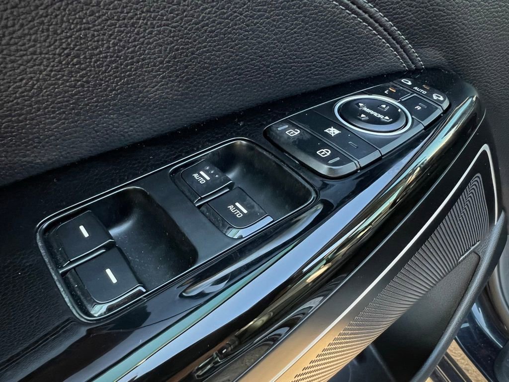 Used 2017 Kia Cadenza Premium w/ Luxury Package image 35