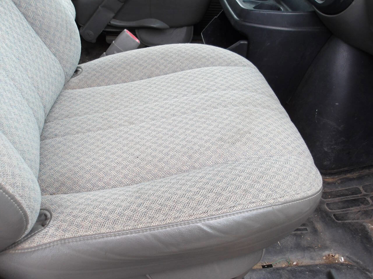 Used 2003 GMC Savana 3500 image 9