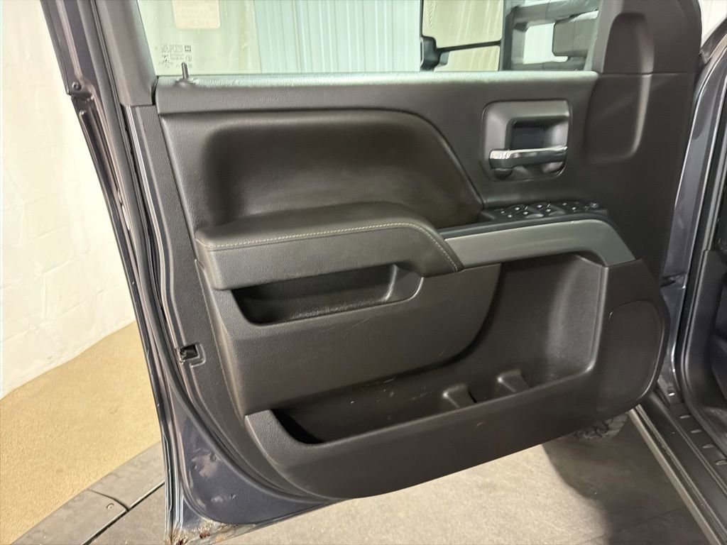 Used 2016 Chevrolet Silverado 2500 LT AWD/4WD image 4
