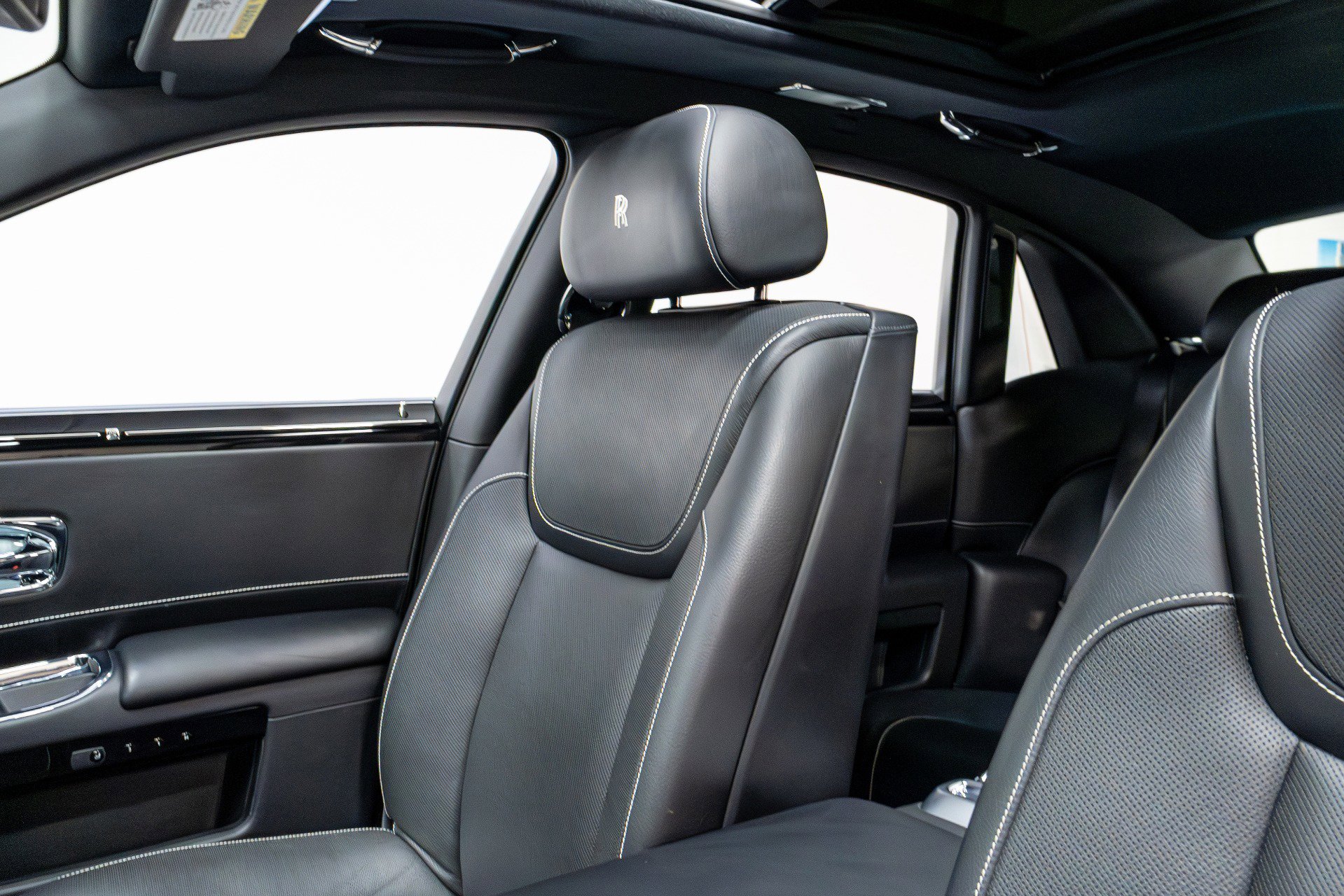 Used 2016 Rolls-Royce Ghost image 16