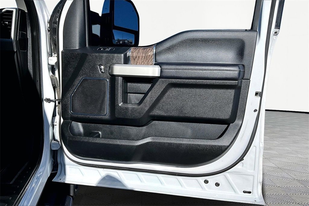 Certified 2019 Ford F250 Lariat w/ Chrome Package image 25