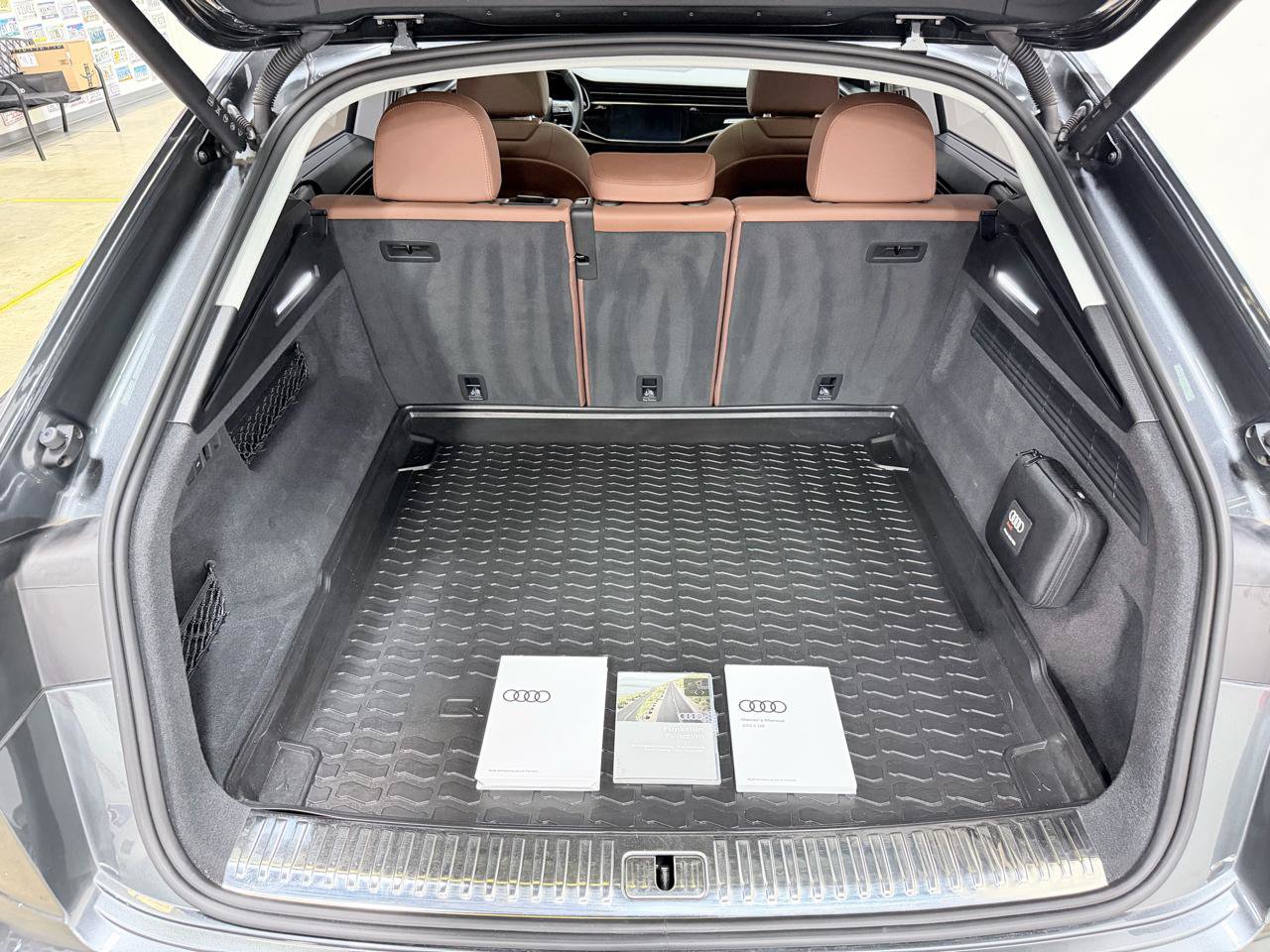 Used 2023 Audi Q8 Prestige AWD/4WD image 28