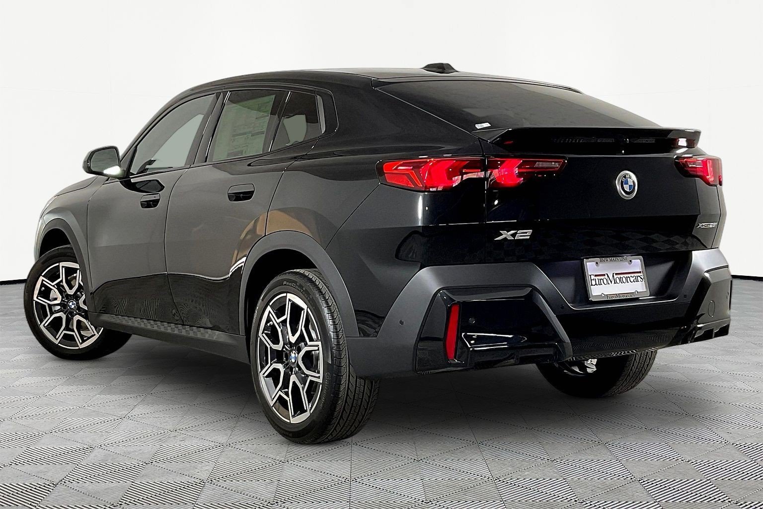 New 2026 BMW X2 xDrive28i w/ Convenience Package AWD/4WD image 4